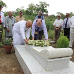Wreath Laying Ceremony at Dr Charles Forman’s Grave